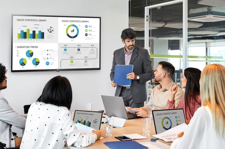 تعمل وظيفة SoftAP على تسهيل توصيل جهاز دونجل USB واللافتات بدون جهاز إرسال/استقبال إضافي.