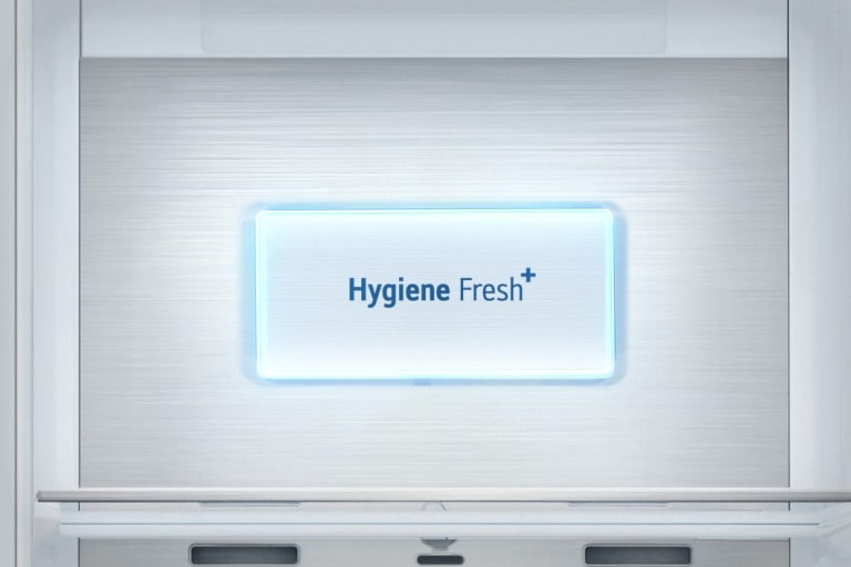 يبدأ الفيديو بمنظر عن قرب للوحة Hygiene Fresh+‎ الموجودة في الثلاجة. تتطاير بكتيريا مختلفة يتم امتصاصها ويسطع ضوء عبر اللوحة.