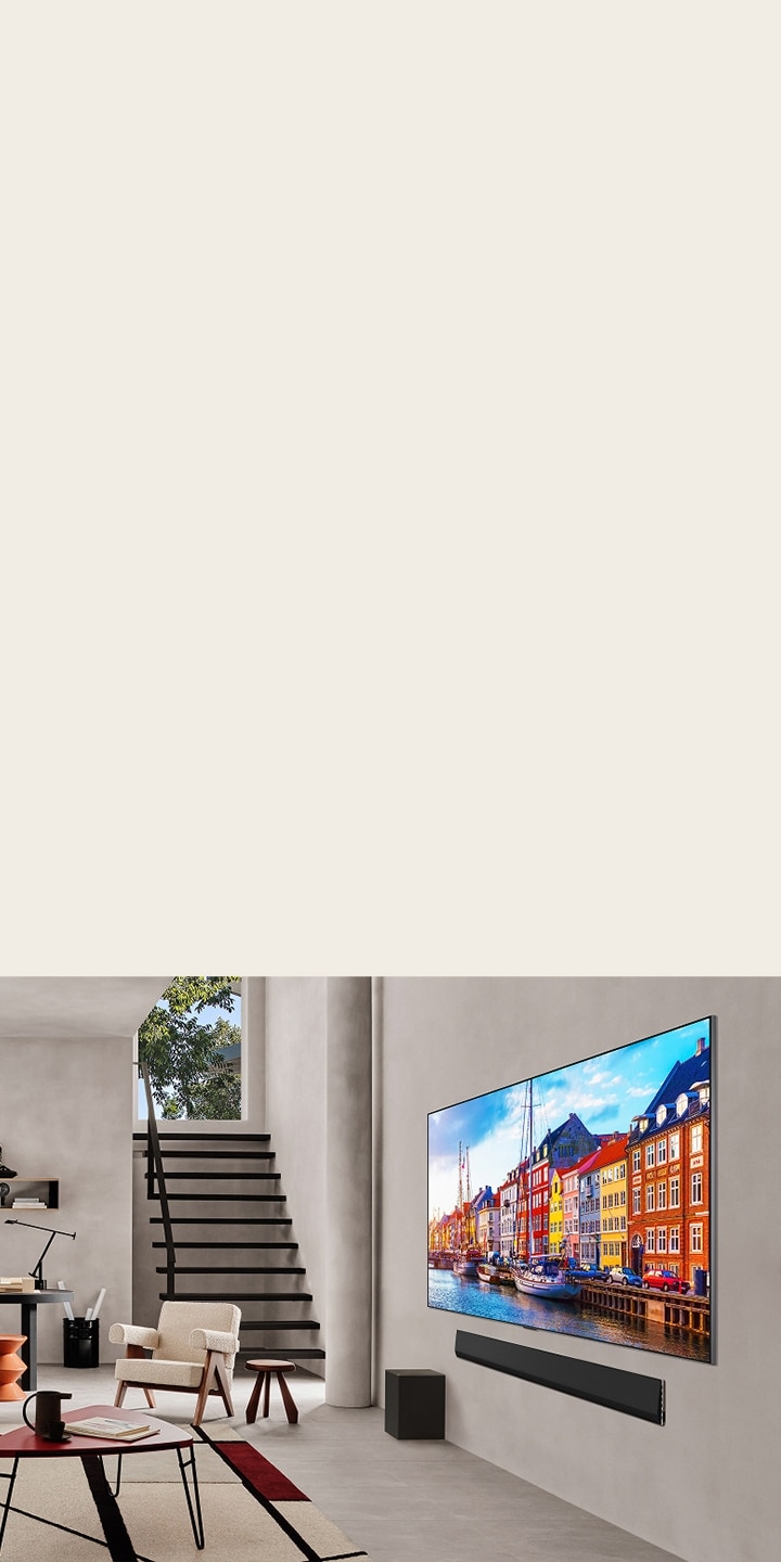 Salón con un LG TV montado en la pared y una LG Soundbar.