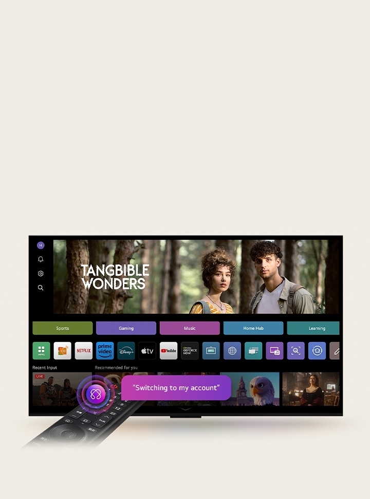 En la pantalla del LG OLED TV está la página de inicio de webOS 25 llena de aplicaciones y contenidos de entretenimiento. Junto al televisor está el mando a distancia LG AI Magic Remote, con el botón AI resaltado como si lo activara la voz del usuario. A su lado hay un globo de diálogo que cambia a mi cuenta. 