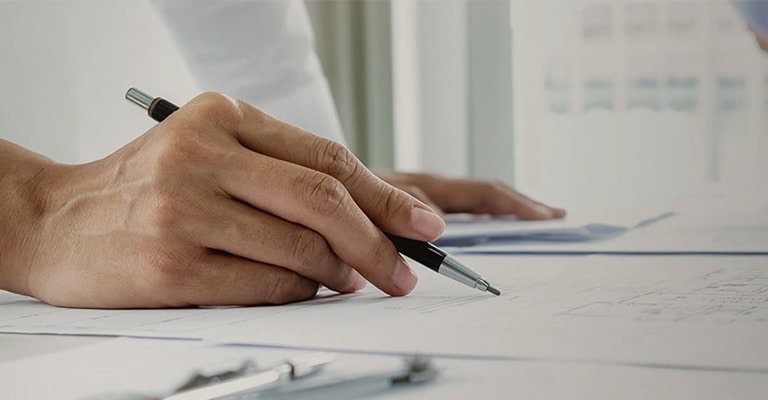 Un botón que reza «Más información» y que permite a los usuarios la descarga de catálogos de productos 