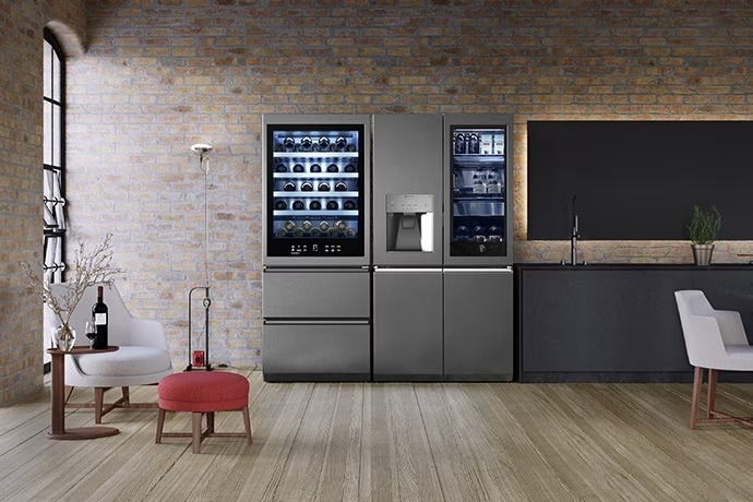 El Frigorífico y la Vinoteca Gourmet LG SIGNATURE están colocados en la cocina con los muebles de diseño de Flexform.