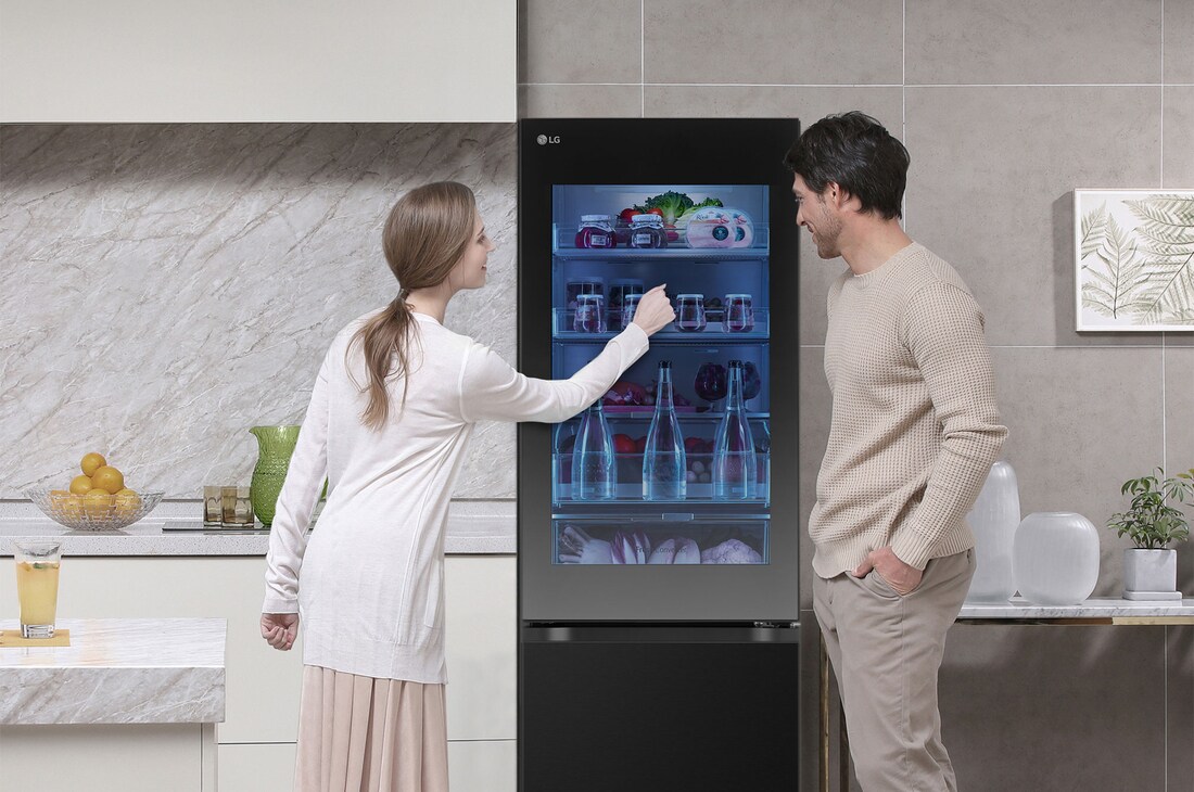 LG Frigorífico Combi Instaview  Door Cooling+, 1,86 m, Clasificación C, capacidad de 352 l,  Acero negro grafito, GBG5160CEV