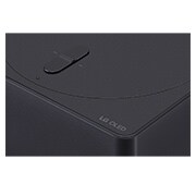 Gros plan légèrement incliné du boîtier Zero Connect Box avec le logo LG OLED sur le bord