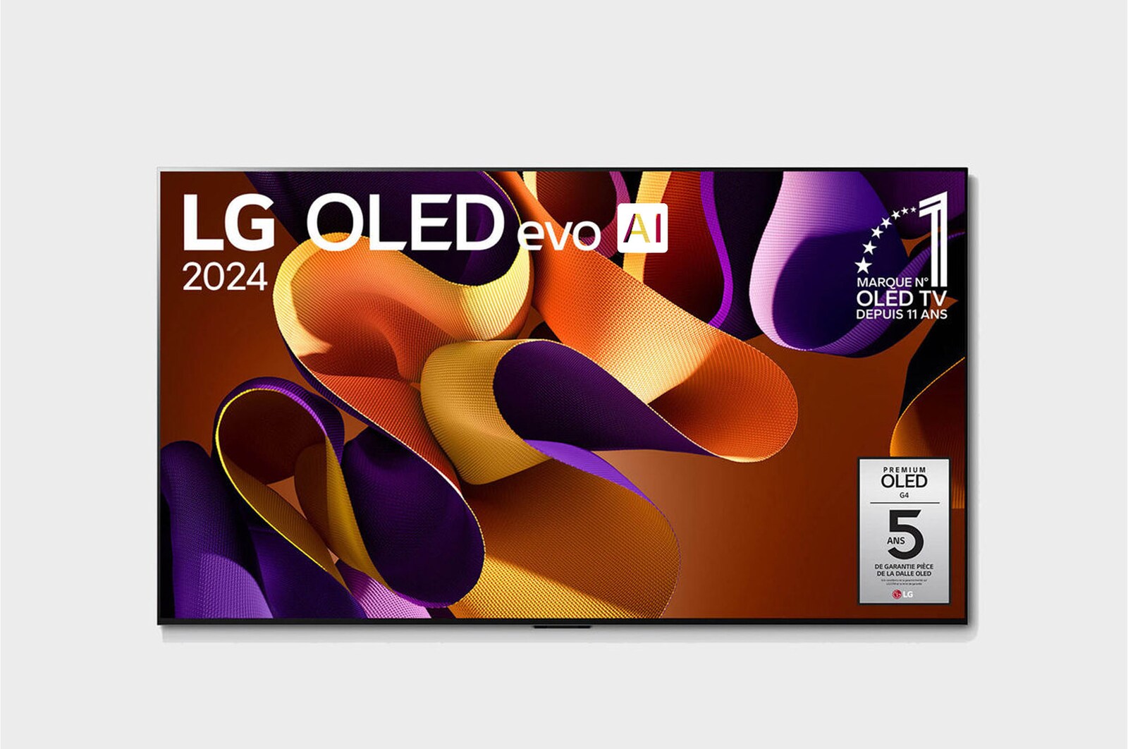 Vue de face avec la TV OLED evo LG, OLED G4, emblème OLED numéro 1 dans le monde pendant 11 ans et logo de la garantie de panneau de 5 ans à l’écran.