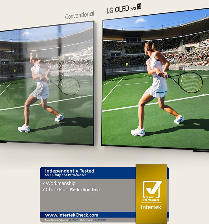 Sur la gauche, une télévision traditionnelle montre un joueur de tennis dans un stade avec le reflet de la chambre à l’écran. Sur la droite, la LG OLED M montre la même image d’un joueur de tennis dans un stade sans le reflet de la chambre, et l’image semble plus lumineuse et plus colorée.