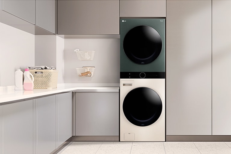 La WashTower&nbsp;LG Objet installée dans la buanderie est en harmonie avec les meubles et l’intérieur qui l’entourent.