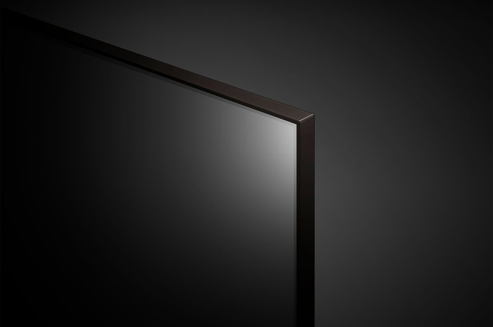 Gros plan du bord supérieur du TV LG NanoCell, NANO80