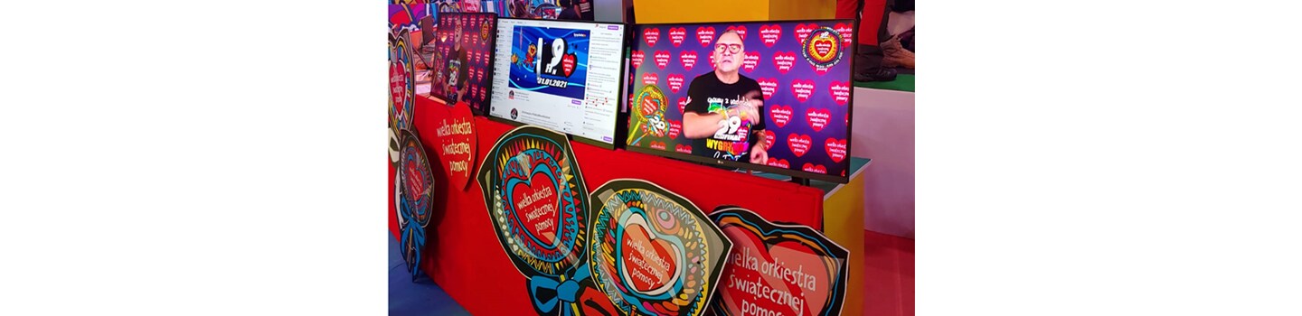 The in-studio LG monitors displaying the fundraiser's live stream.