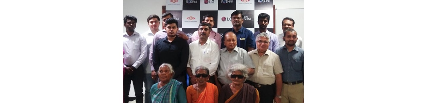 Patients and doctors gather for a group photo to celebrate the success of LG India's Karein Roshni program for the poorer citizens suffering visual impairment