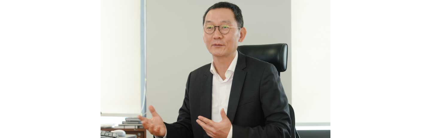 Kim Jin-hong, head of LG Electronics’ Global Marketing Center, discusses untact marketing during an interview