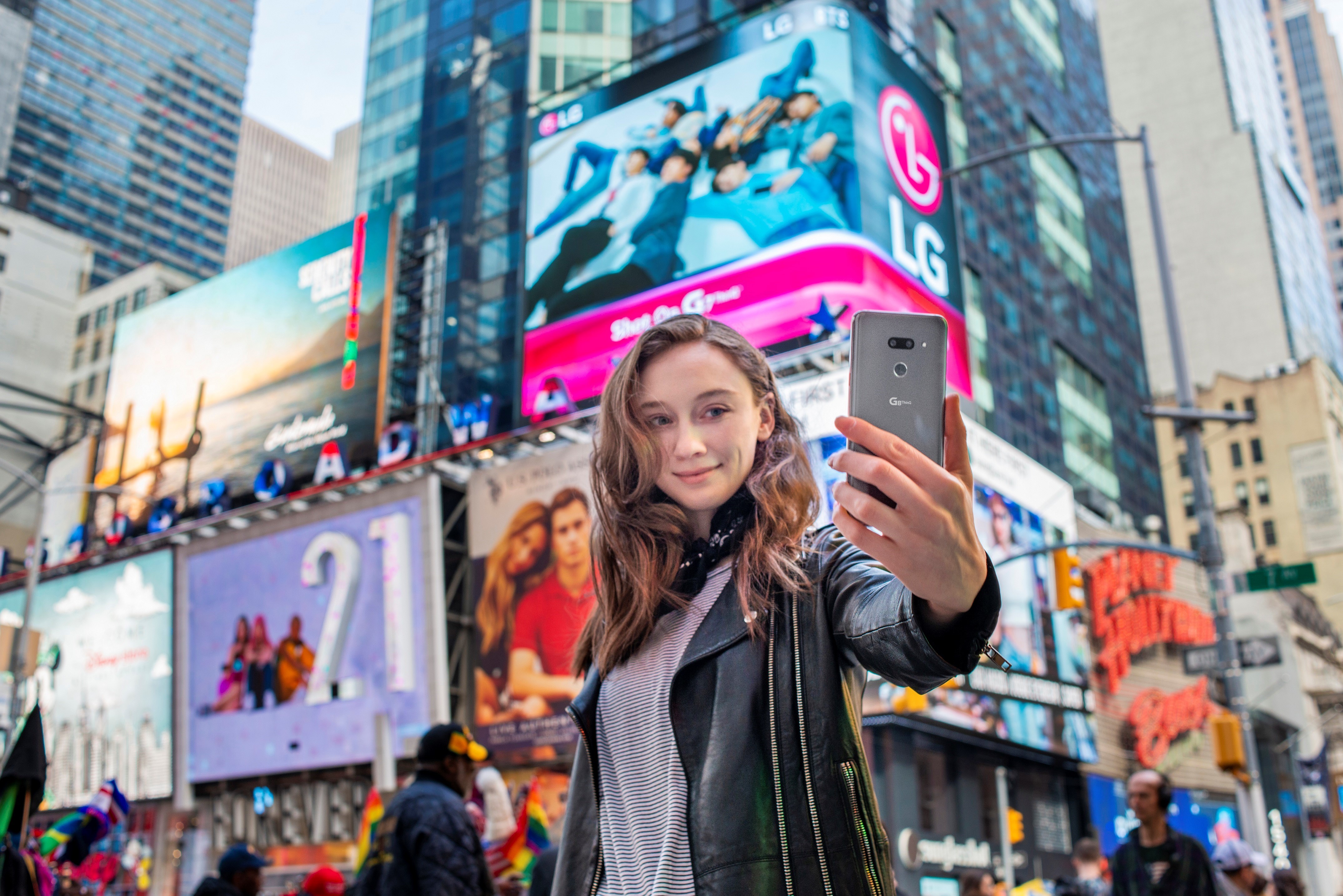 WITH LG G8 THINQ LESS IS ACTUALLY MORE