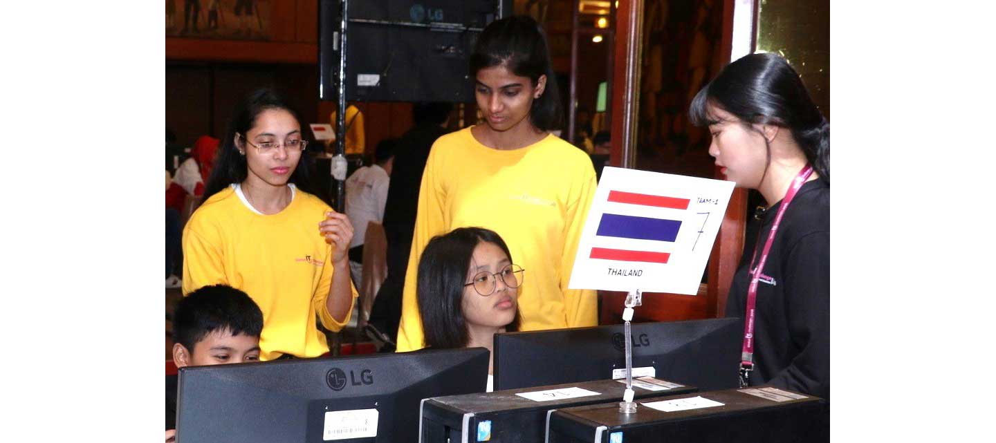 The team of Thailand look at the LG monitors