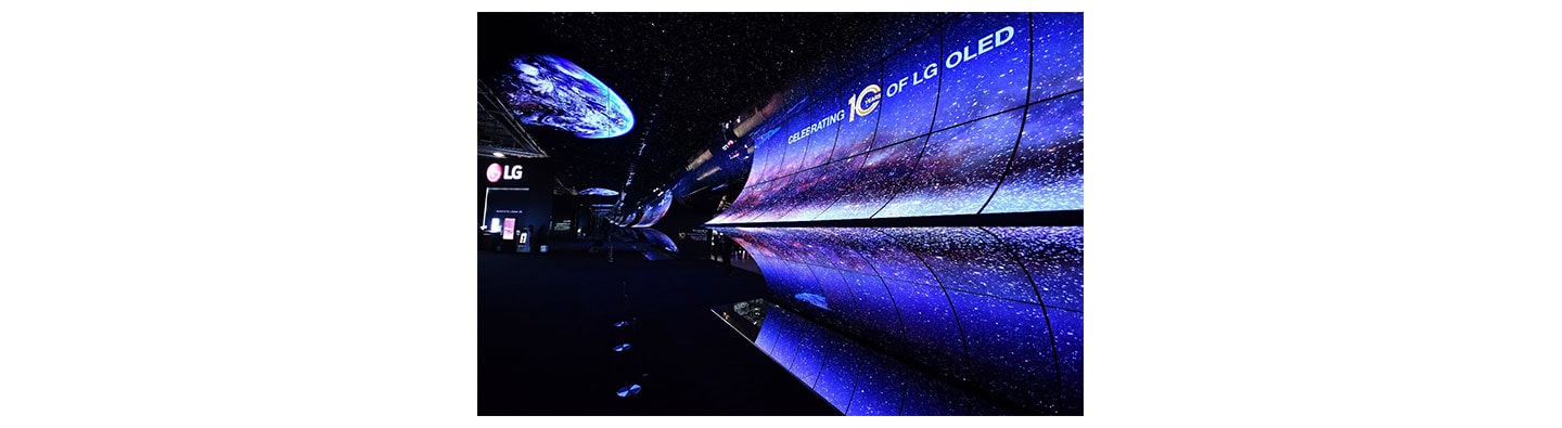 Mesmerizing CES Spectators With ‘Horizon’ Installation at CES 2023