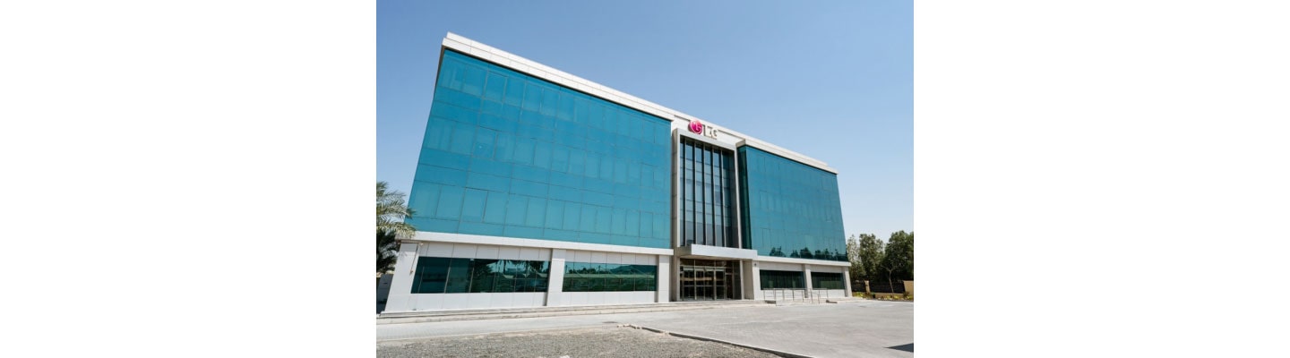 /content/dam/channel/wcms/global/newsroom/lg-story/beyond-news/on-the-job-backed-by-lg-a-young-ethiopian-embarks-on-a-promising-career-in-tech