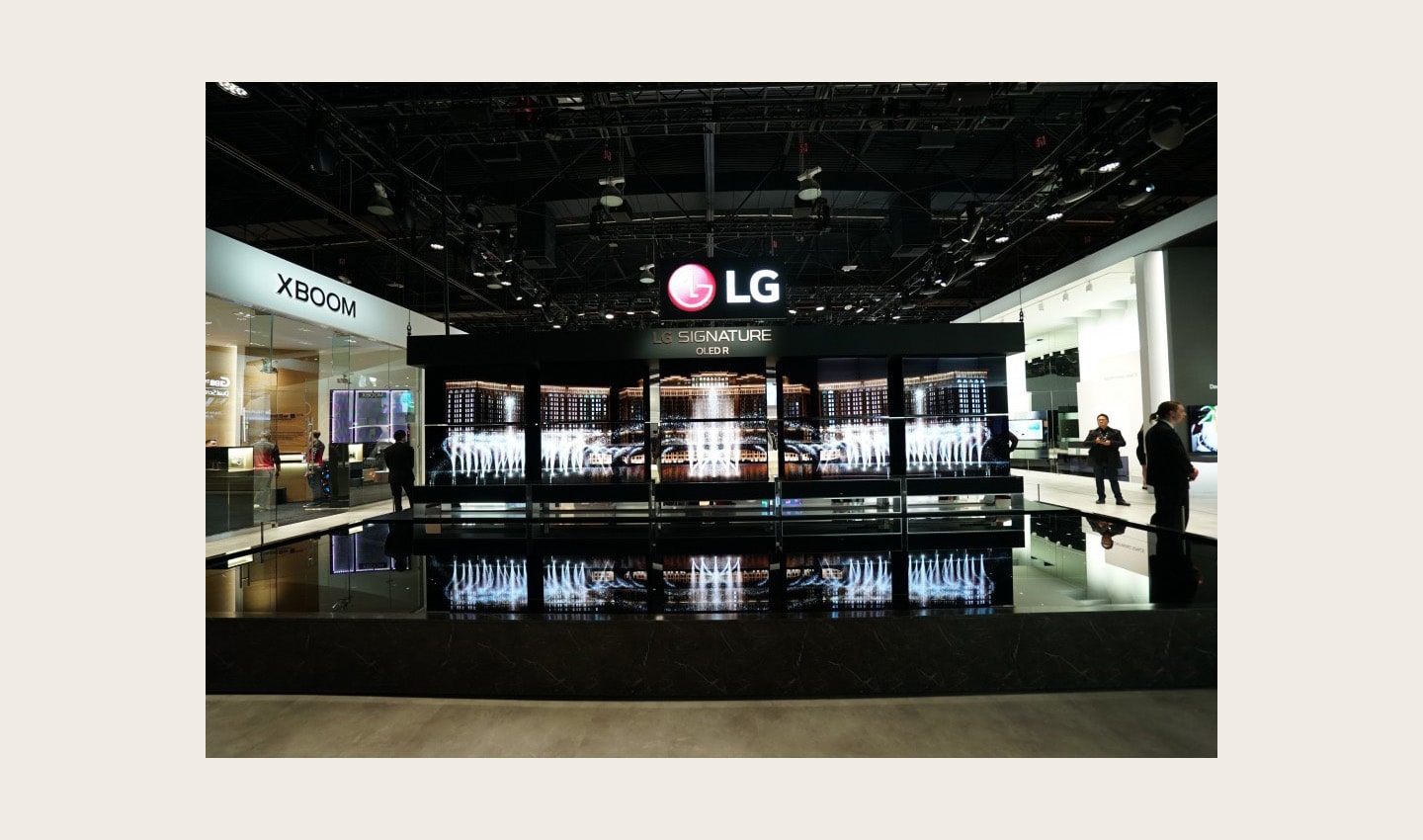 The front of the LG SIGNATURE OLED Zone with ten LG SIGNATURE Rollable TVs moving up and down with The Fountain exhibition