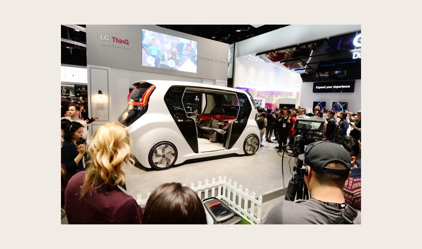 A rear side view of the Connected Car concept LG unveiled at CES 2020, which showcases the future of the car with the company’s leading LG ThinQ intelligence