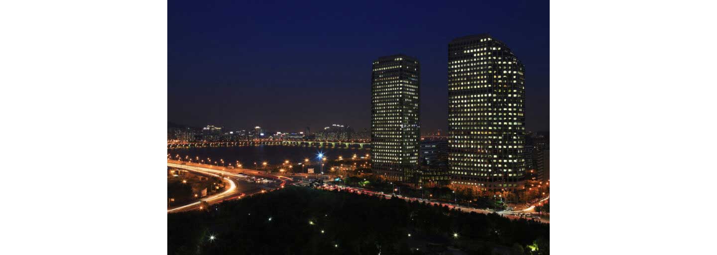 A picture of LG Twin Towers at night