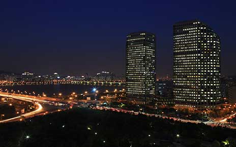 A picture of LG Twin Towers at night