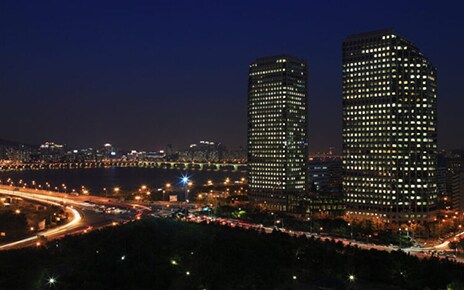 A picture of LG Twin Towers at night