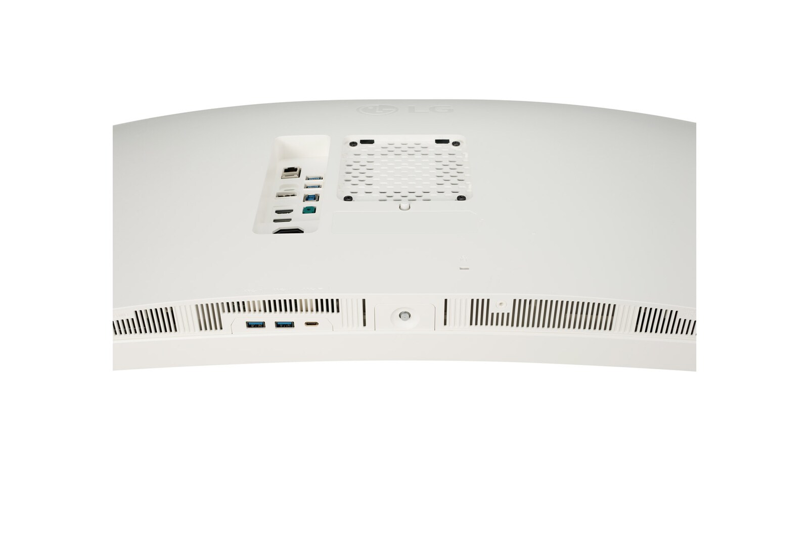 38WR85QC UltraWide™ 弧形顯示器底部連接埠的近視圖