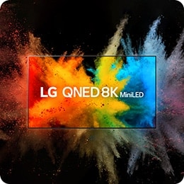 電視和 LG QNED 8K 迷你 LED 標誌位於中央 - 電視顯示器中的彩色粉塵爆炸，從電視邊框溢出。 