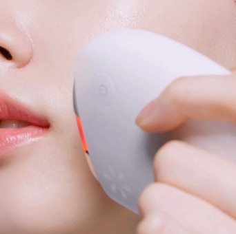 Image of a woman applying the product to her face, highlighting safe materials	