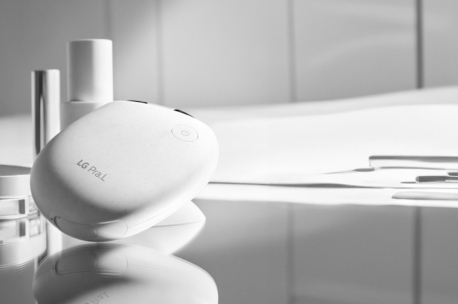 2nd product design image shot LG Pra.L Skin Booster