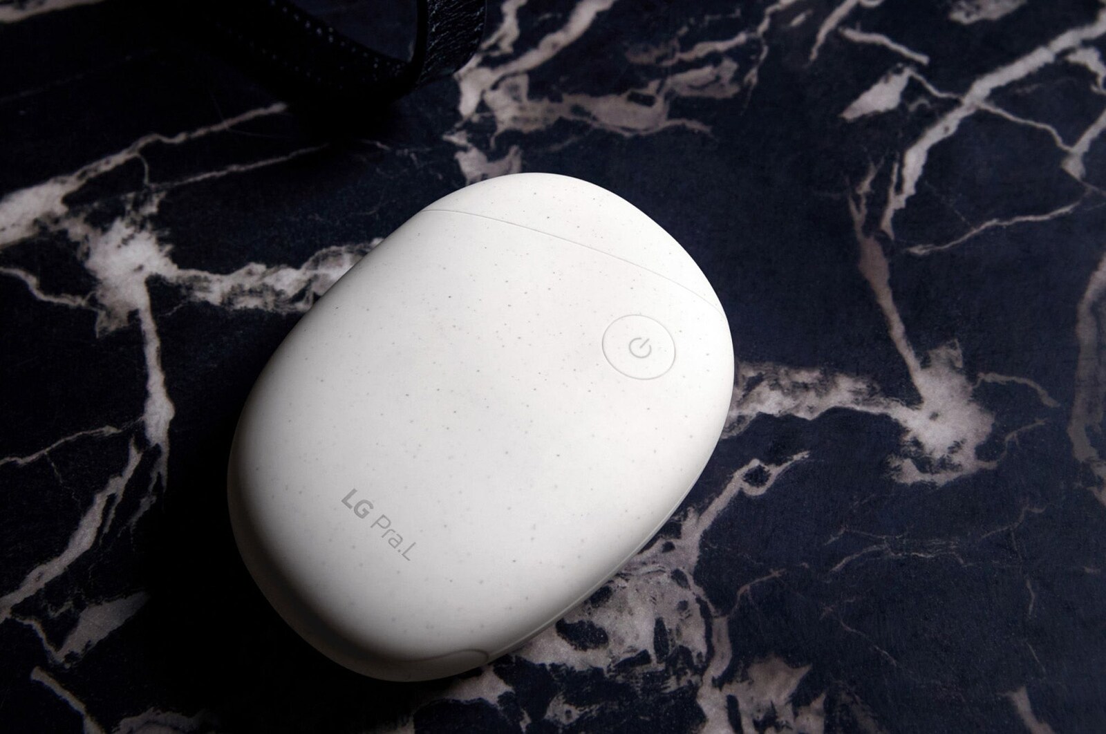 4th product design image shot LG Pra.L Skin Booster