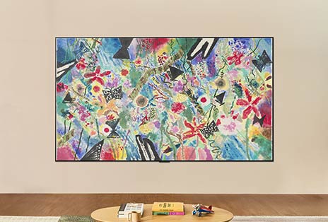 Di ruangan yang cerah dan terang, layar LG TV menampilkan karya seni yang sama terangnya dan menunjukkan bagaimana kecerahan layar dioptimalkan untuk menonton dalam cahaya apa pun.