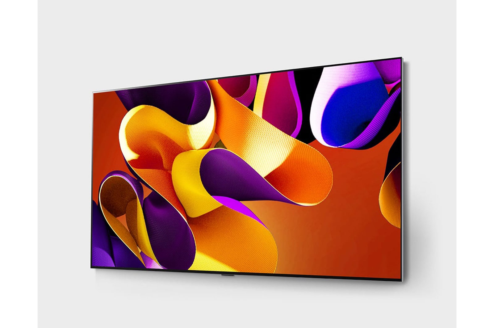 Tampak samping agak miring ke kiri TV LG OLED evo, OLED G4 di dinding dengan Soundbar di bawah