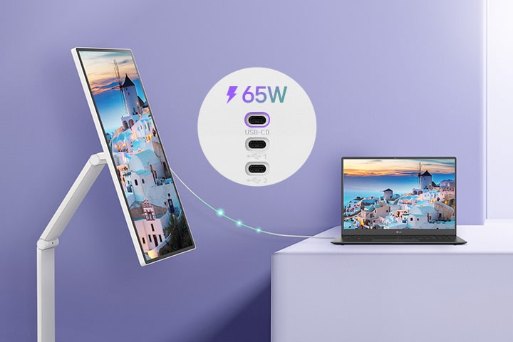 Laptop tersambung ke LG Smart Monitor Swing melalui USB-C. Laptop diisi dayanya melalui USB-C sambil menampilkan layar yang sama.