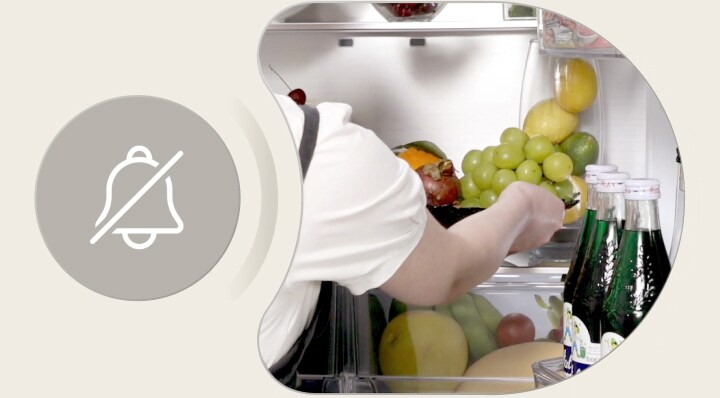 Teknologi waktu pembersihan kulkas multi door LG membantu pengguna membersihkan freezer tanpa membunyikan alarm kulkas.