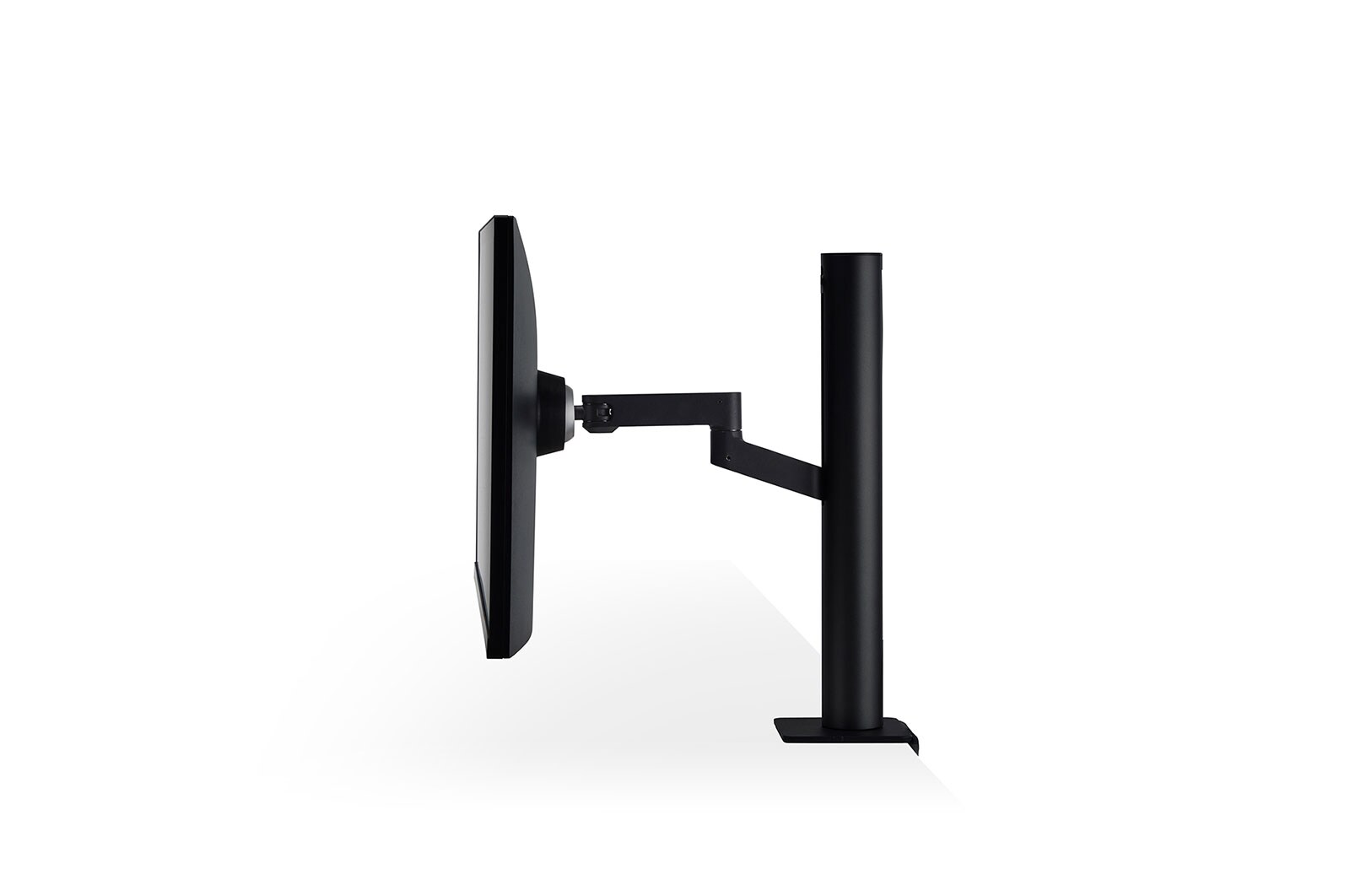 LG 27 (68.58cm) QHD Ergo IPS Monitor with USB Type-C™, 27QN880-B
