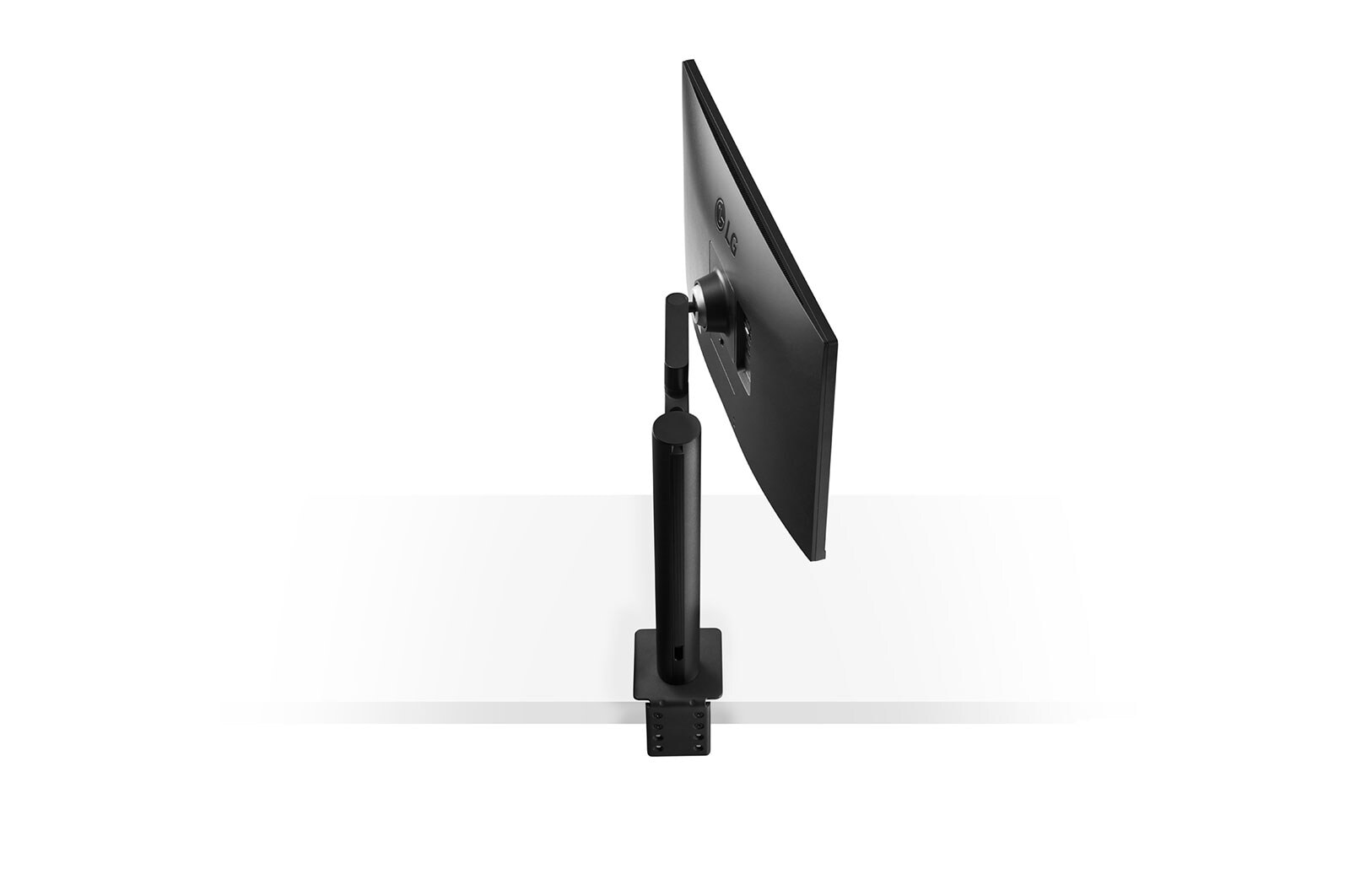 LG 27 (68.58cm) QHD Ergo IPS Monitor with USB Type-C™, 27QN880-B