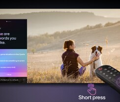 LG AI Magic Remote davanti allo schermo di una LG TV. Sullo schermo compare un saluto personalizzato dall’intelligenza artificiale LG con apposite parole chiave basate sulla cronologia di ricerca e visione dell’utente. Sul telecomando sono presenti un’icona e un’etichetta che indicano che la funzionalità AI Concierge è facilmente accessibile premendo brevemente il pulsante AI.