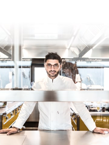 Foto dello chef Andrea Aprea