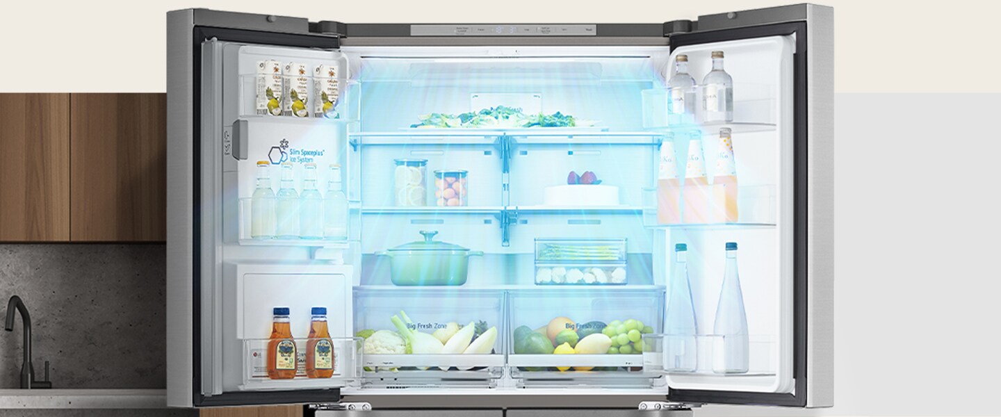 Immagine che mostra la parte superiore del frigorifero. Si vede un flusso di aria fredda che proviene dalla bocchetta posta nella parte superiore del frigo per raffreddare il cibo.