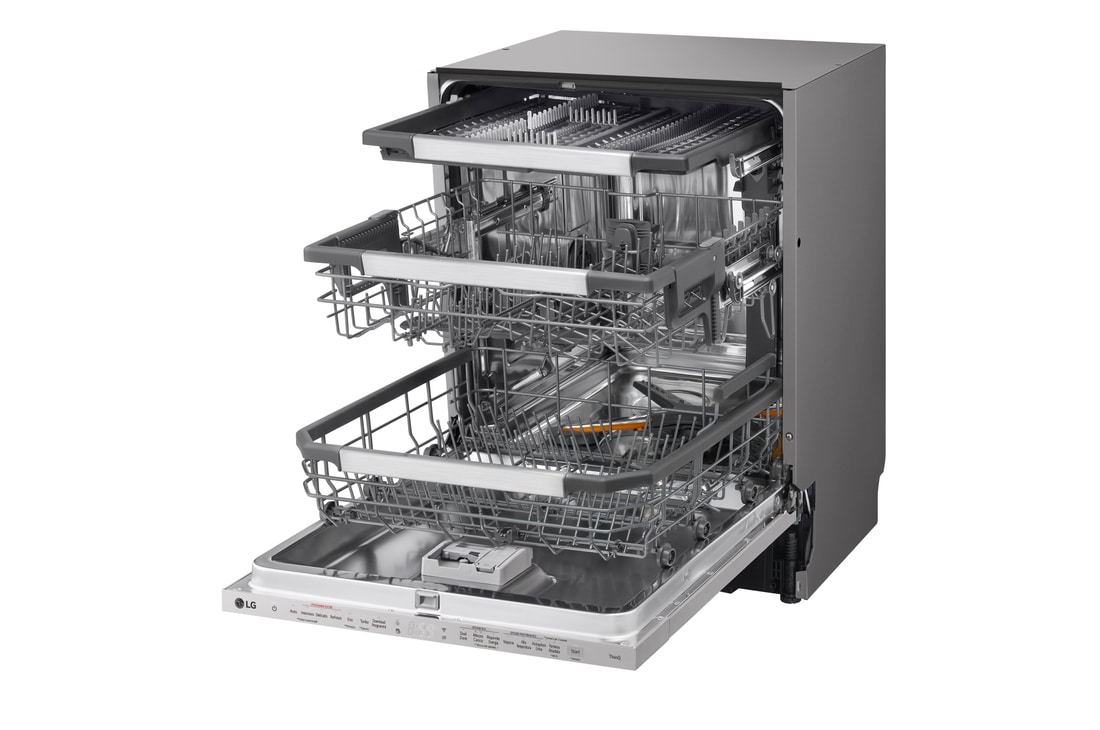 Vista tre quarti verso sinistra della lavastoviglie completamente aperta e piena di stoviglie