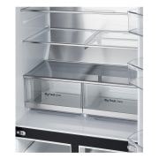 Dettaglio della parte interna superiore del frigo vista di lato