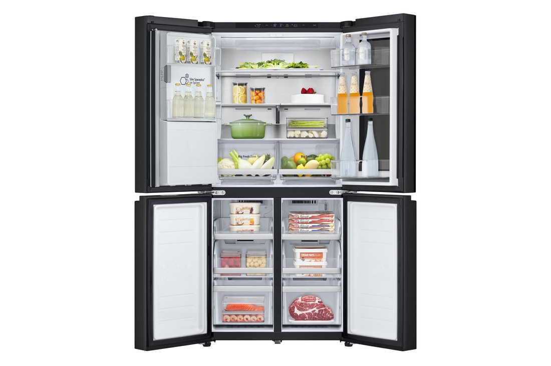 Frigorifero aperto completamente pieno di alimenti