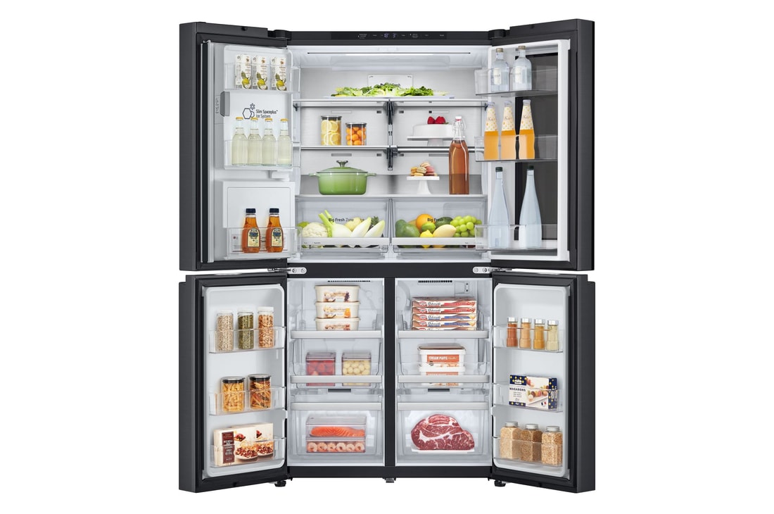 Frigorifero aperto completamente pieno di alimenti