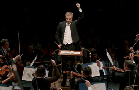 Immagine della Royal Philharmonic Orchestra che si esibisce sul palco