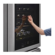 LG SIGNATURE Cantinetta vino InstaView | Classe E, 422L | Wi-Fi, Optimal Preservation Technology™, No frost | Inox satinato, LSR200W