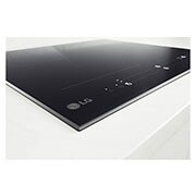 Foto dal basso del piano cottura LG CBIZ2435B