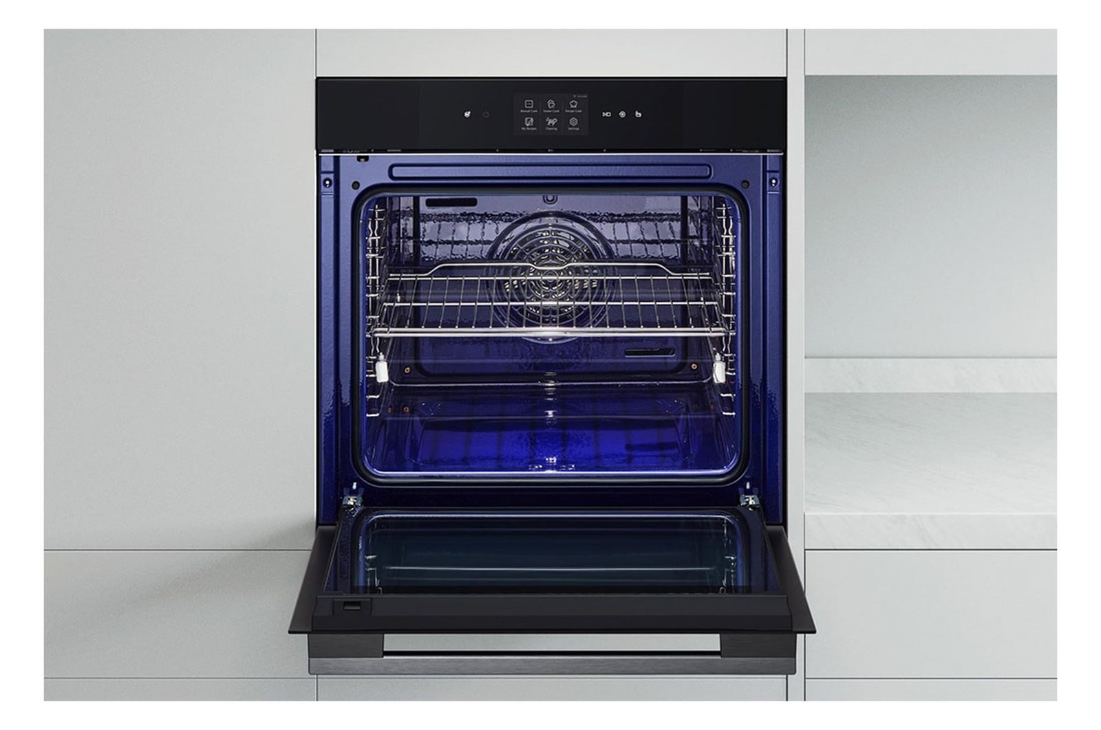 Vista frontale forno con sportello aperto WSED7667M