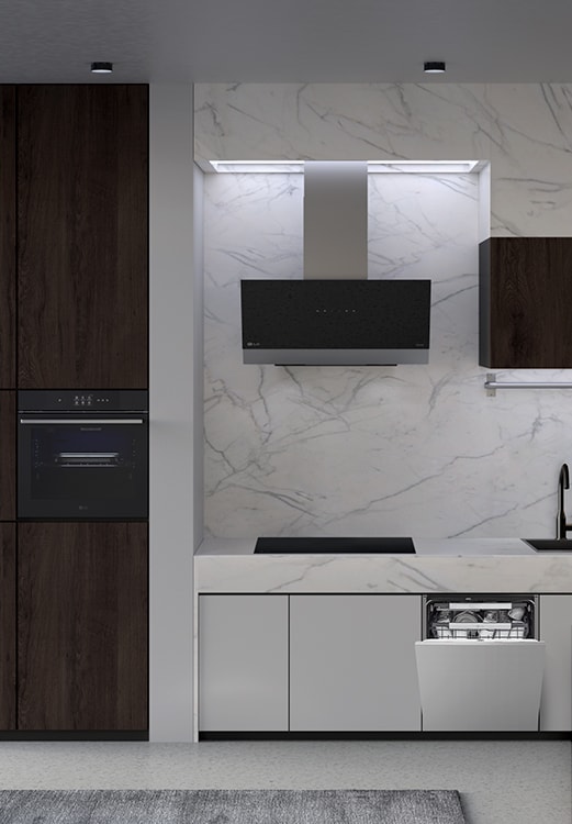  Cucina moderna con forno LG a sinistra, cappa aspirante nera al centro e lavastoviglie aperta in basso a destra.