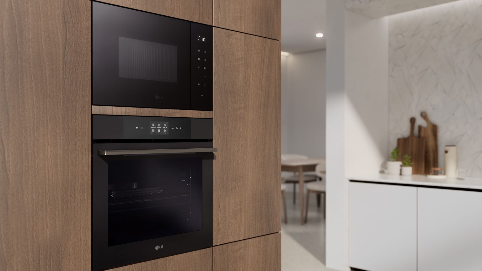 Ricette in forno per ridurre i consumi: immagine di un forno LG instaview e di un microonde LG.     