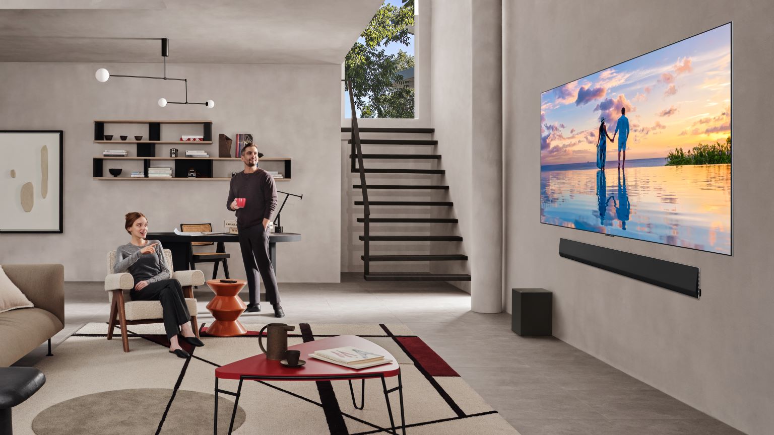 Serie TV coreane da vedere: immagine di una coppia che guarda un k-drama in salotto su un TV LG. 