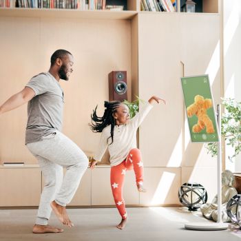 Papà e figlia che ballano vicino allo StanbyME